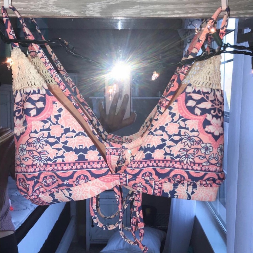 super cute bikini top!